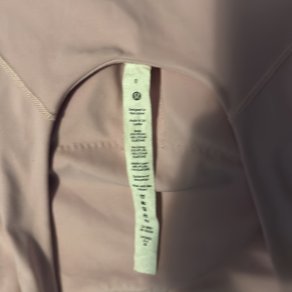Excellent Condition: sz 8 lululemon crop top light pink - Picture 3 of 3